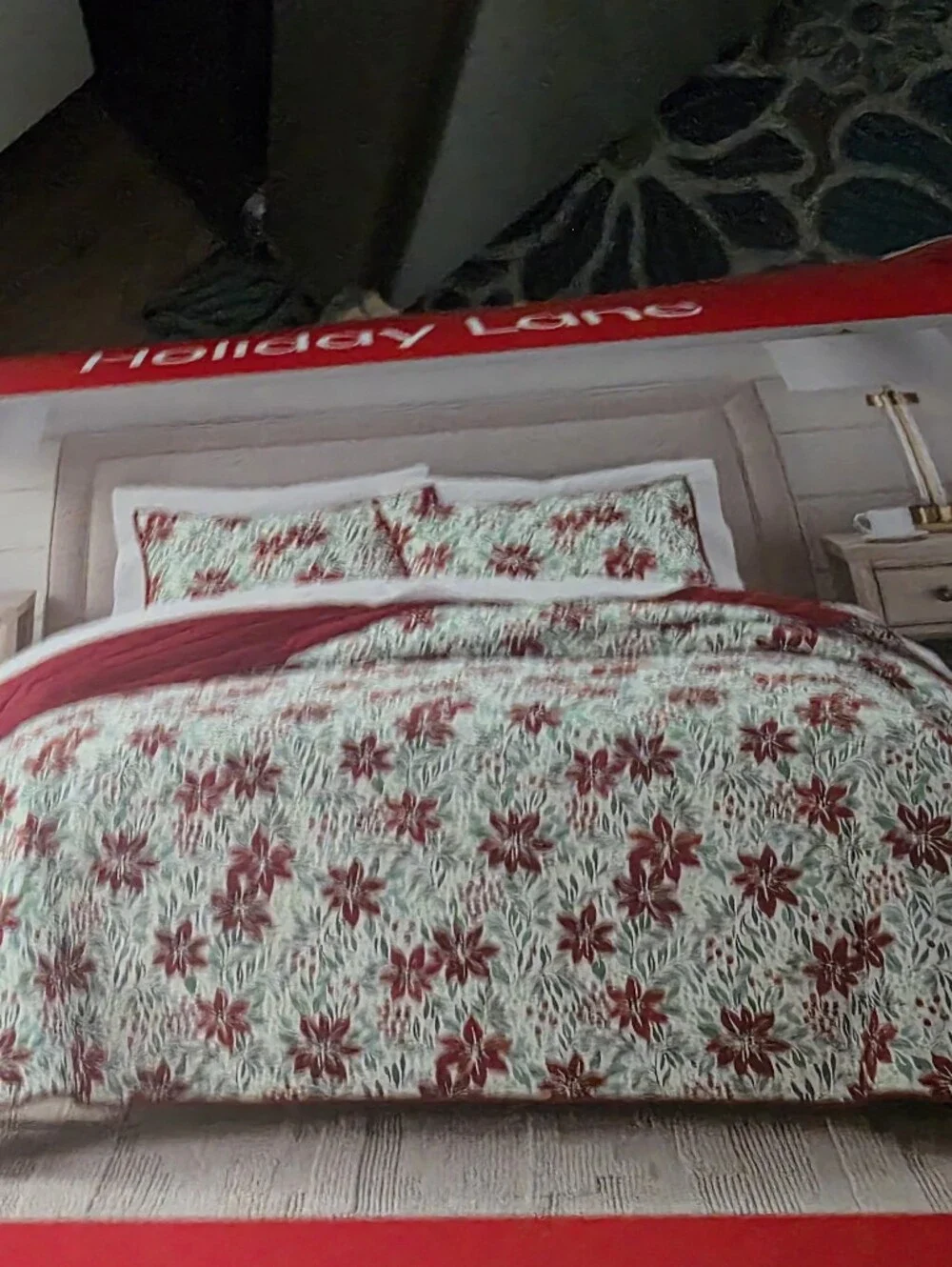 Holiday Poinsettia Full/Queen Quilt Set - Red & Green
